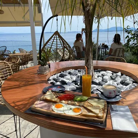 Apartament Akrogiali *