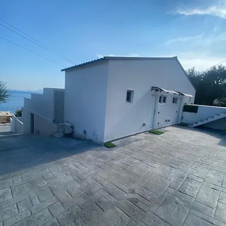 Akrogiali Apartment